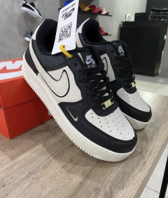 AIR FORCE 1 PRETO NUDE - 011 CAMISETAS
