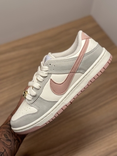 DUNK LOW GREY ROSE na internet