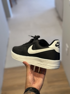 AIR FORCE 1 BLACK IN WHITE - 011 CAMISETAS