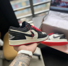 AIR JORDAN 1 LOW EXCLUSIVO - 011 CAMISETAS