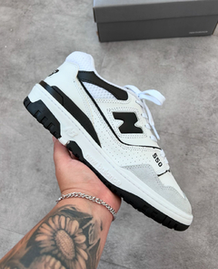 NB 550 BRANCO PRETO - 011 CAMISETAS