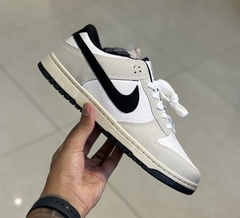 DUNK LOW BRANCO PRETO - 011 CAMISETAS
