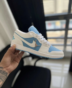 JORDAN 1 LOW BRANCO AZUL
