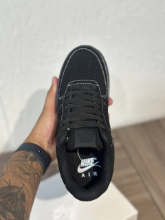 AIR FORCE 1 TRAVIS BLACK na internet