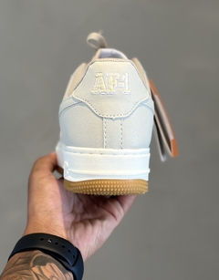 AIR FORCE 1 CREME - 011 CAMISETAS
