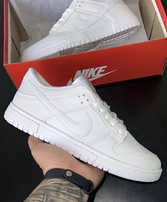DUNK LOW WHITE na internet