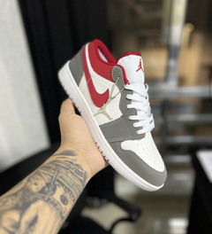 AIR JORDAN 1 LOW VERMELHO na internet