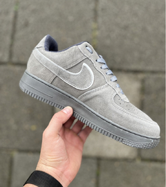 AIR FORCE 1 CINZA REFLETIVO na internet