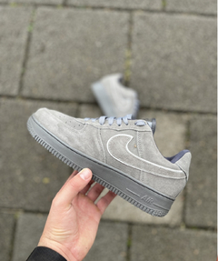 AIR FORCE 1 CINZA REFLETIVO - 011 CAMISETAS