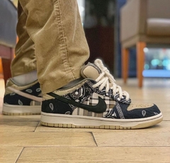 DUNK TRAVIS SCOTT