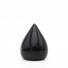Livi - Preto com olhos amarelos na internet