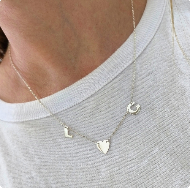 Collar Personalizado 2 Iniciales Y Un Corazón thumbnail 2