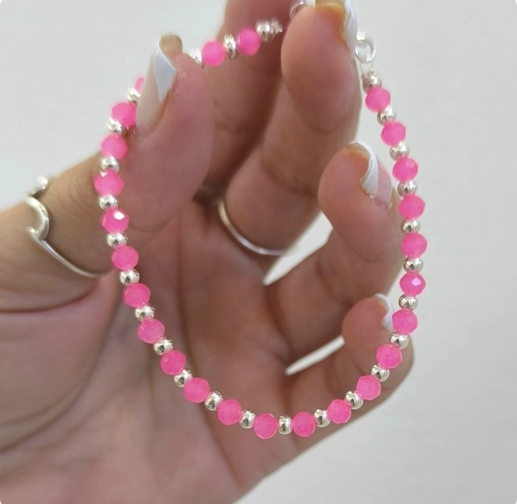 Pulsera rosa/Fucsia y bolitas lisas plateadas/Acero blanco