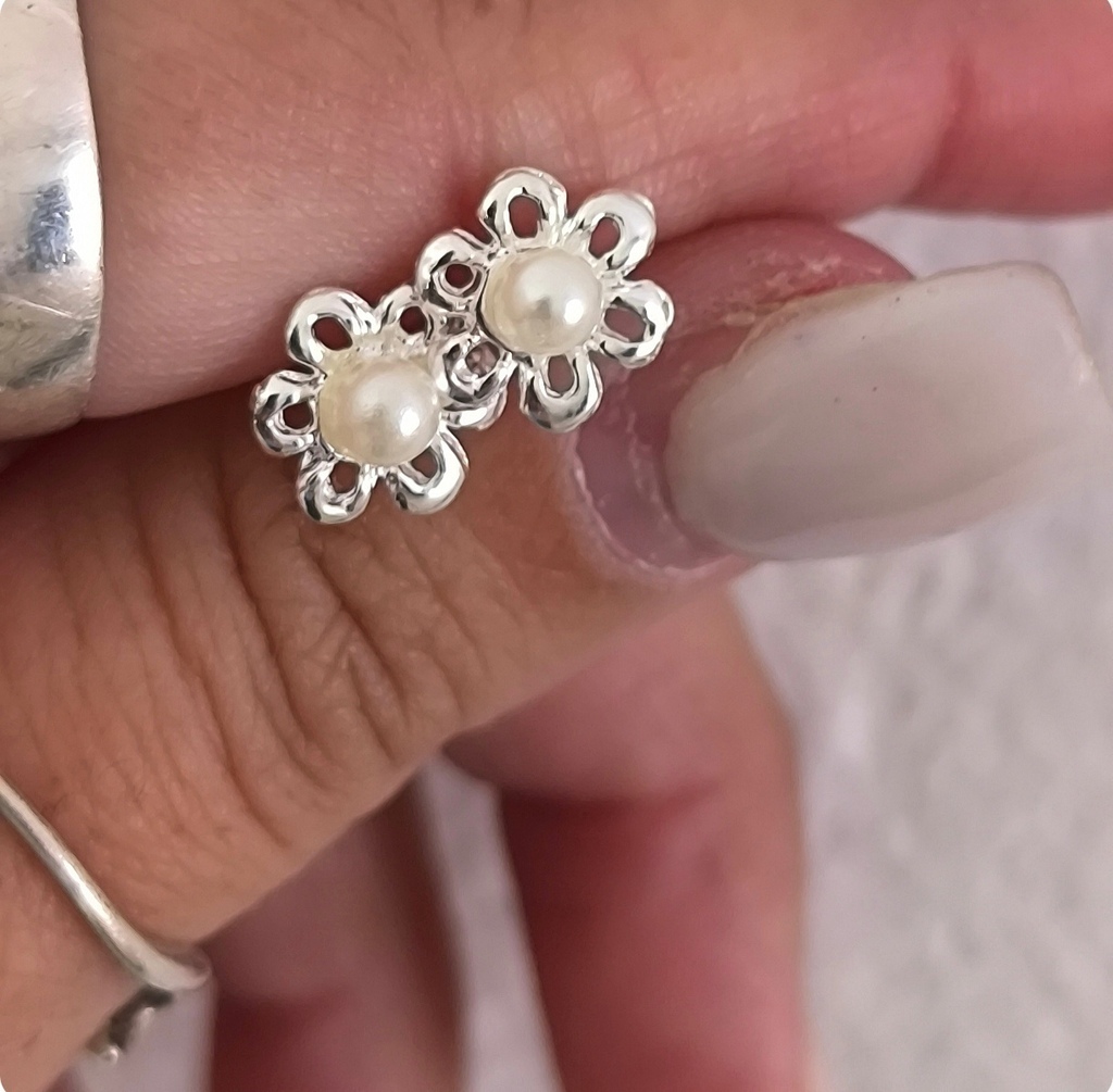 Aros Flor Con Perlita/Par/Acero Blanco thumbnail 3