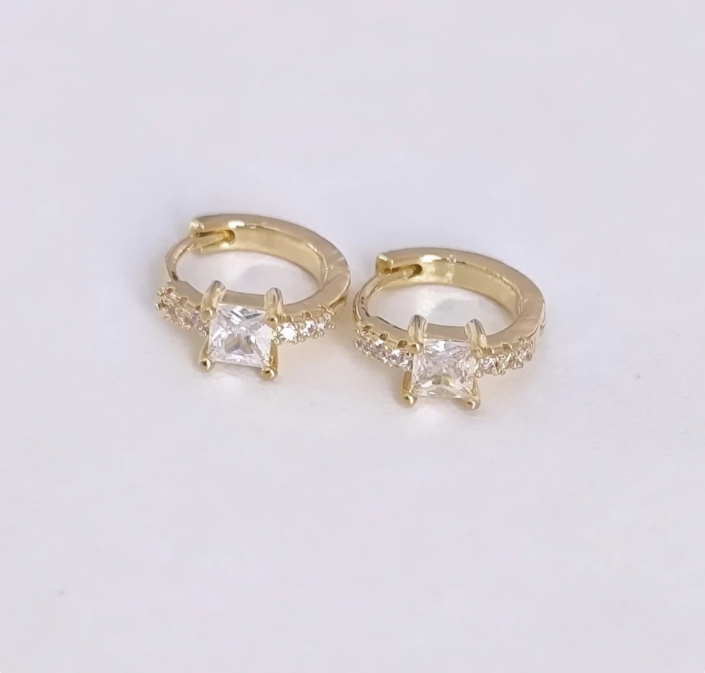 Argollas/Par/Cubic cuadrado cristal/Traba clip a presión/1,4cm/Linea gold