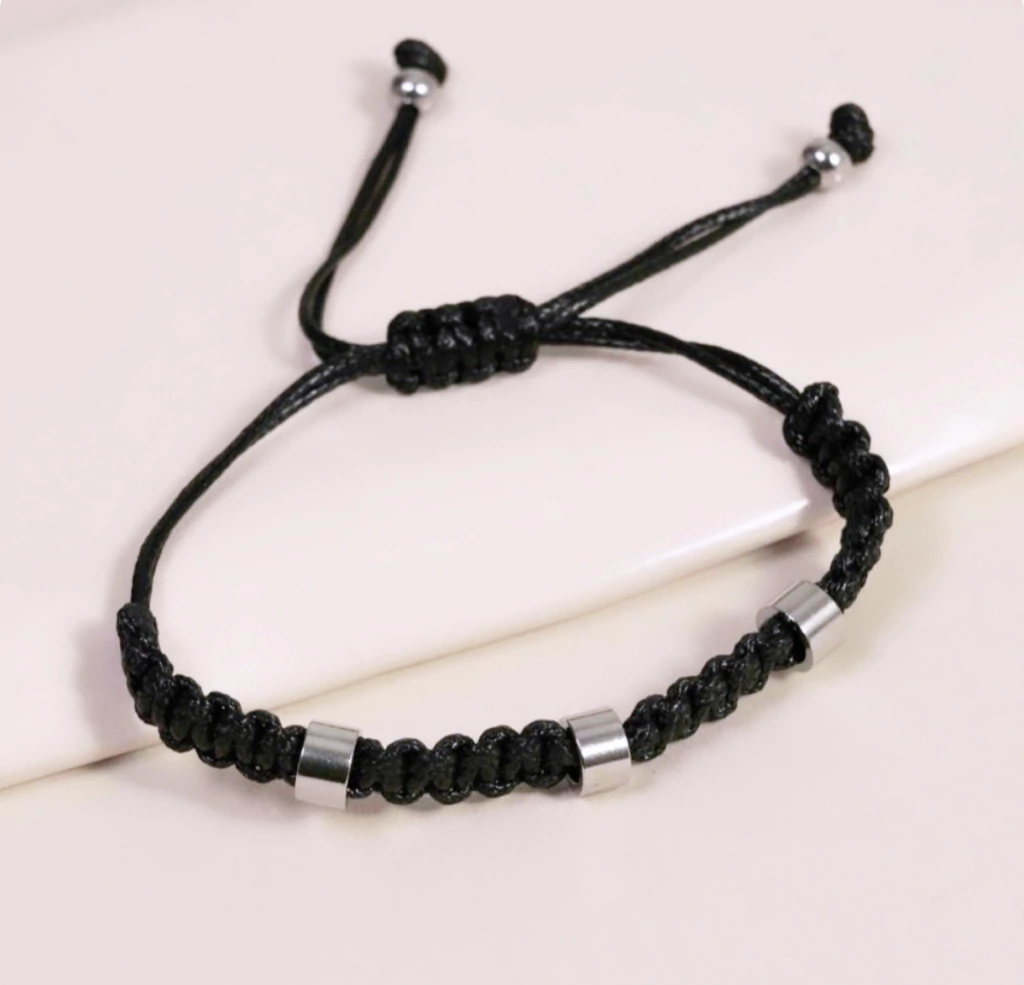 Pulsera ajustable black/Unisex/Hilo macramé con detalles en Acero quirúrgico hipoalergénico