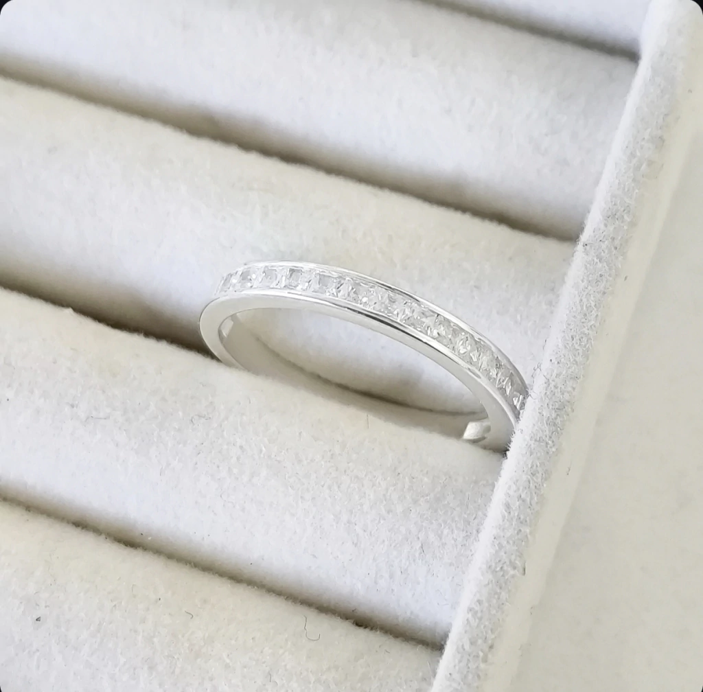 Anillo medio sin fin/Plata Italiana 925/Cubic cristal