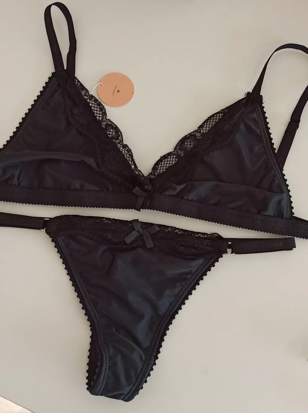 Conjunto de diseño/T 85//Negro liso con puntilla