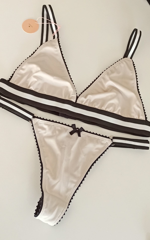 Conjunto De Diseño/T95/Beige Con Detalles Rayas Blanco Con Negro thumbnail 2