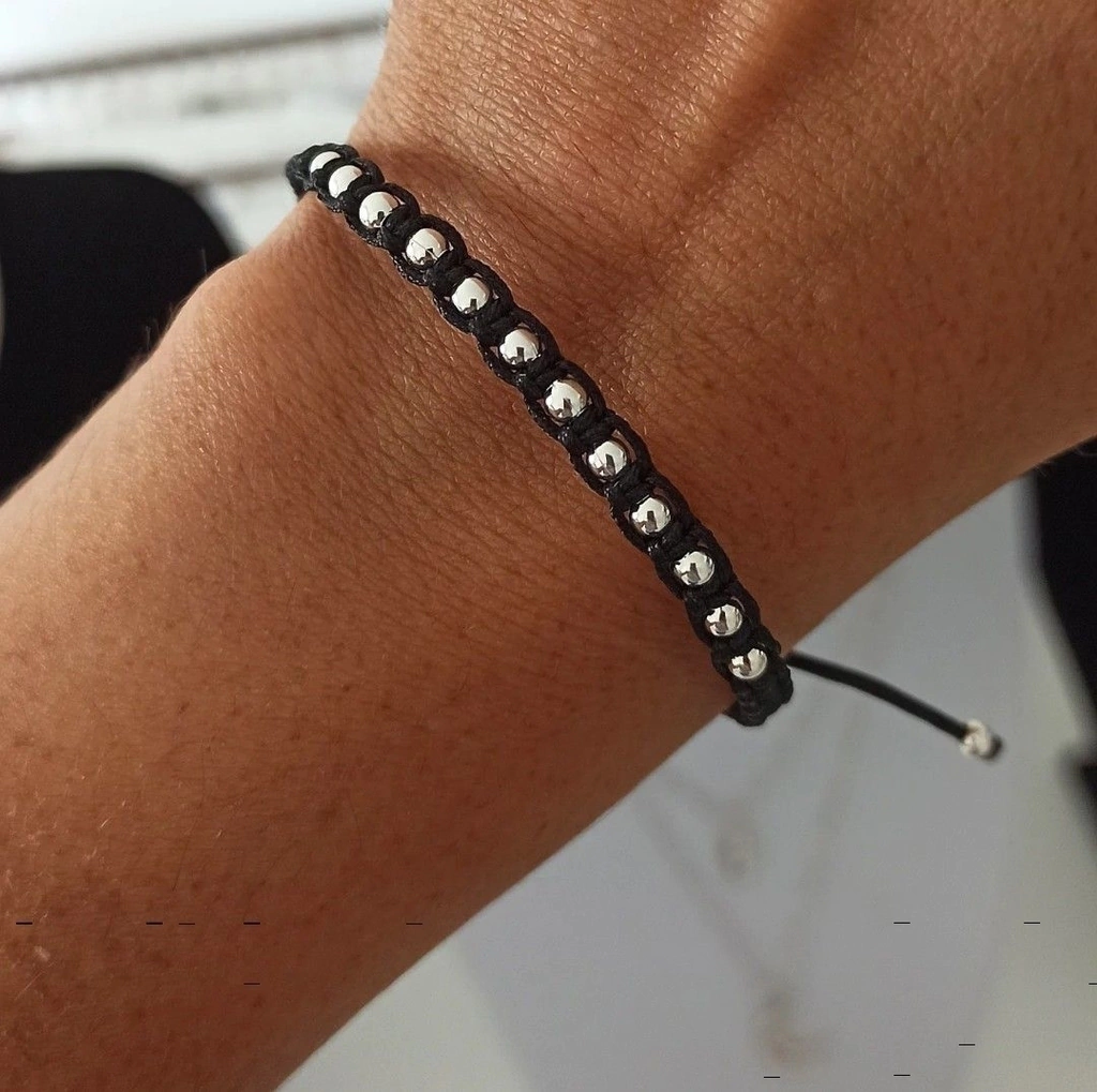 Pulsera black de macramé/Bolitas de Plata/Regulable/Unisex