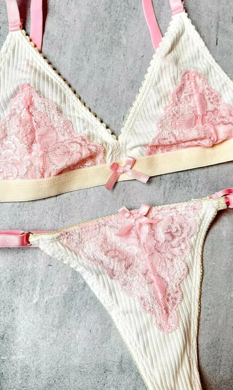 Conjunto de diseño T 90/Natural y rosa