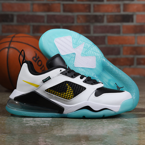 Tênis Nike Air Jordan Mars 270 Low