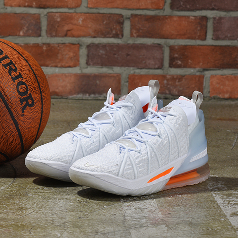Tênis Nike LeBron 18