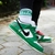 Tênis Nike SB Dunk Low “Heineken” na internet