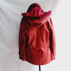 Imagen de PARKA CAPUCHA CUERO MAGGIE Y JO