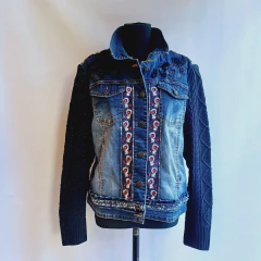 CAMPERA DE JEAN BORDADA DESIGUAL