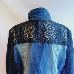 CAMPERA DE JEAN BORDADA DESIGUAL - comprar online