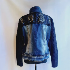CAMPERA DE JEAN BORDADA DESIGUAL en internet