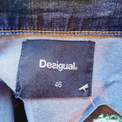 Imagen de CAMPERA DE JEAN BORDADA DESIGUAL