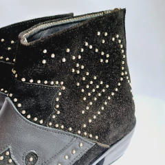 BOTINETAS TACHAS SOFI CHIC - Feria La Polilla