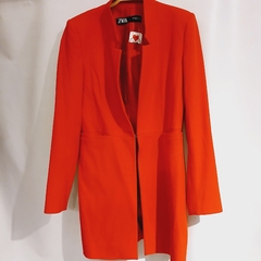 BLAZER ENTALLADO C/HOMBRERAS ZARA