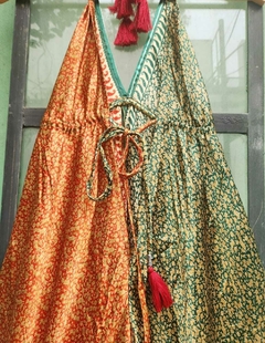 VESTIDO SOLERO DAYA CON ESPALDA DESCUBIERTA VERDE ROJO DORADITO - tienda online