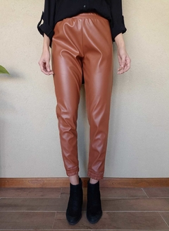 PANTALÓN ECOCUERO TOMY