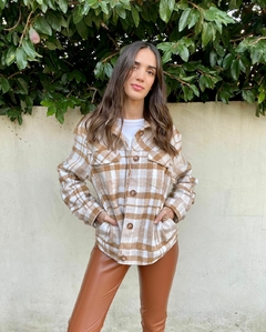 CAMISACO MALÚ DE PAÑO DOBLE CAMEL BEIGE Y NATURAL