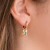Brinco Argolinha Plaquinha com Zircônia Verde no Banho Ouro 18K