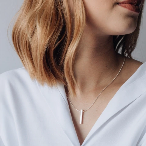 Colar Pingente Barra em Banho Prata