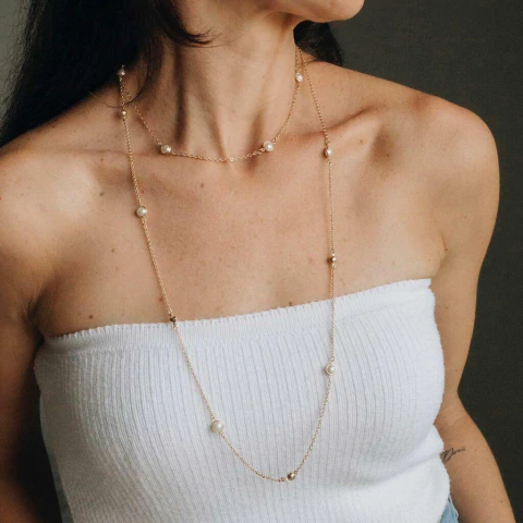 Colar Longo de Pérolas e esferas 80 cm + Extensor em Banho Ouro 18K