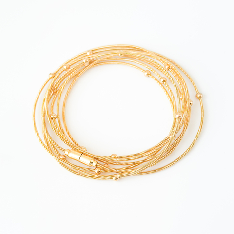 Pulseira Corda de Violão 1,5 m Bolinhas Fecho Magnético em Banho Ouro 18K