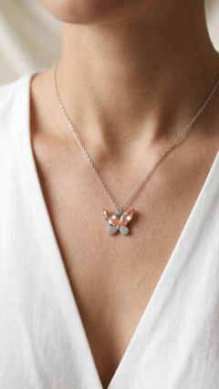 Cadena con dije Mariposa Rosada 50cm - AB 316L - comprar online