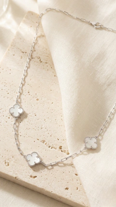 Gargantilla 40cm con Treboles Blancos Nacarados - Plata Laminada