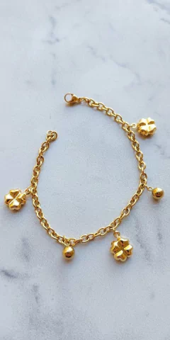 Pulsera AD bolitas y dijes trébol - comprar online