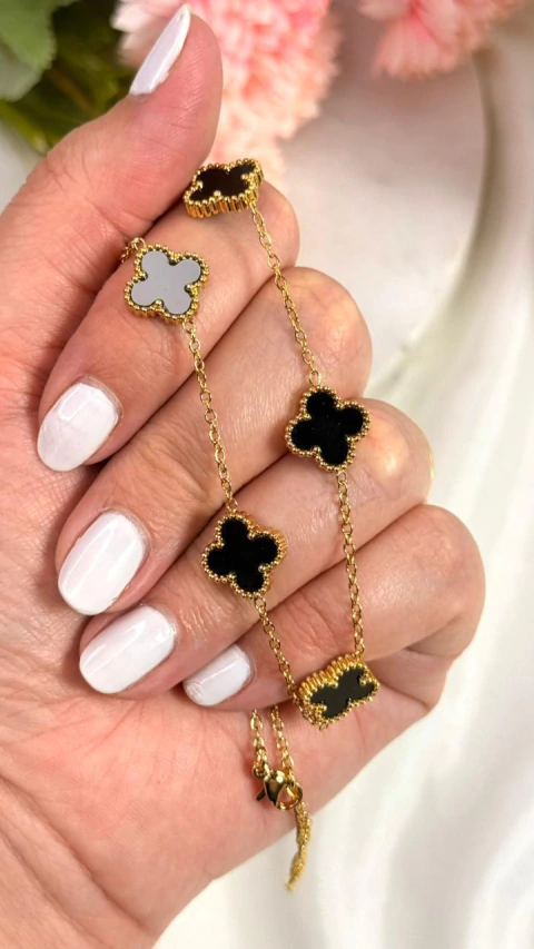 Collar AD Tréboles Negros - comprar online