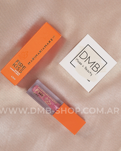 Gloss FIRE KISS Ginger Glow de Mari Maria makeup - comprar online