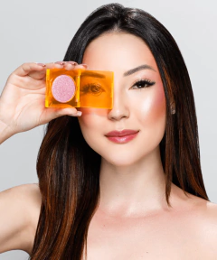 Iluminador Compacto Divine Glow de Mari Maria makeup - comprar online