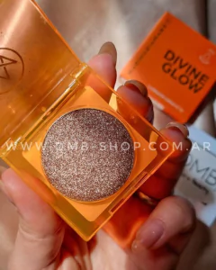 Iluminador Compacto Divine Glow de Mari Maria makeup - tienda online