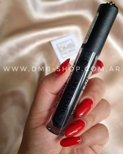 Gloss negro mágico Diamond Black de Miss Lary - comprar online